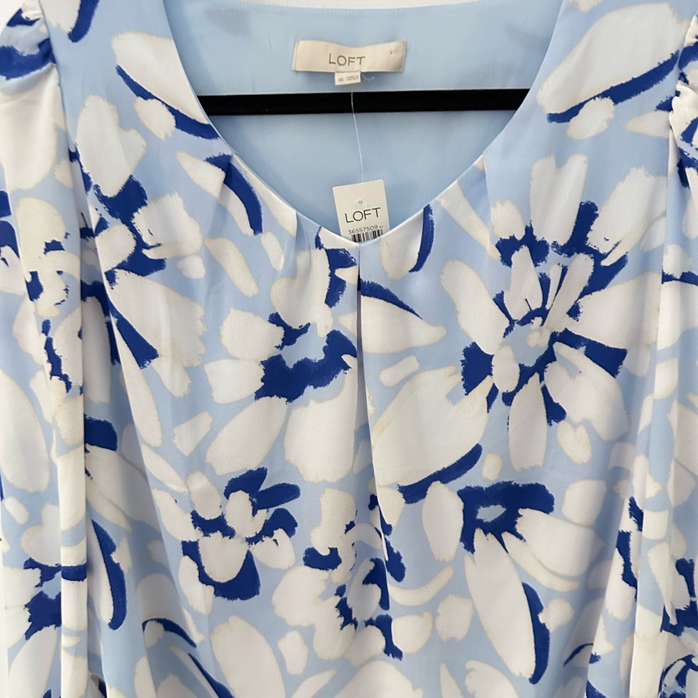 NWT XS LOFT Blue floral V neck long sleeve polyester blouse classic cottagecore - Picture 3 of 11